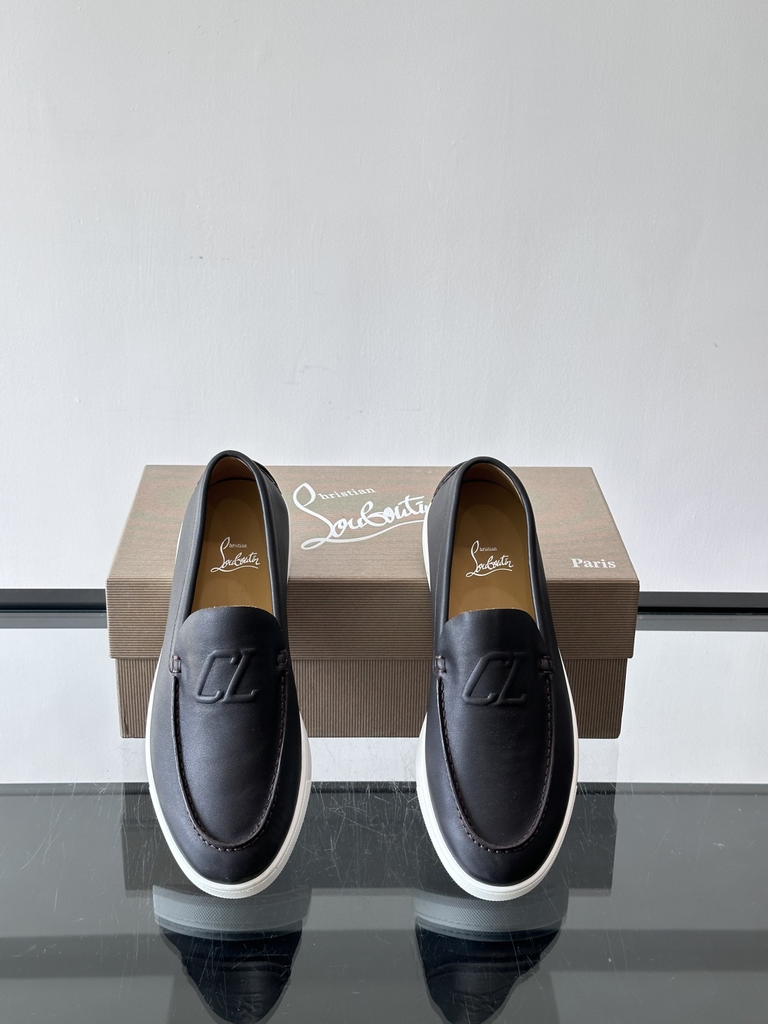 CL 休闲鞋一脚蹬 男士老钱风休闲鞋Christian Louboutin 休闲鞋👟！这双老钱风一脚蹬 