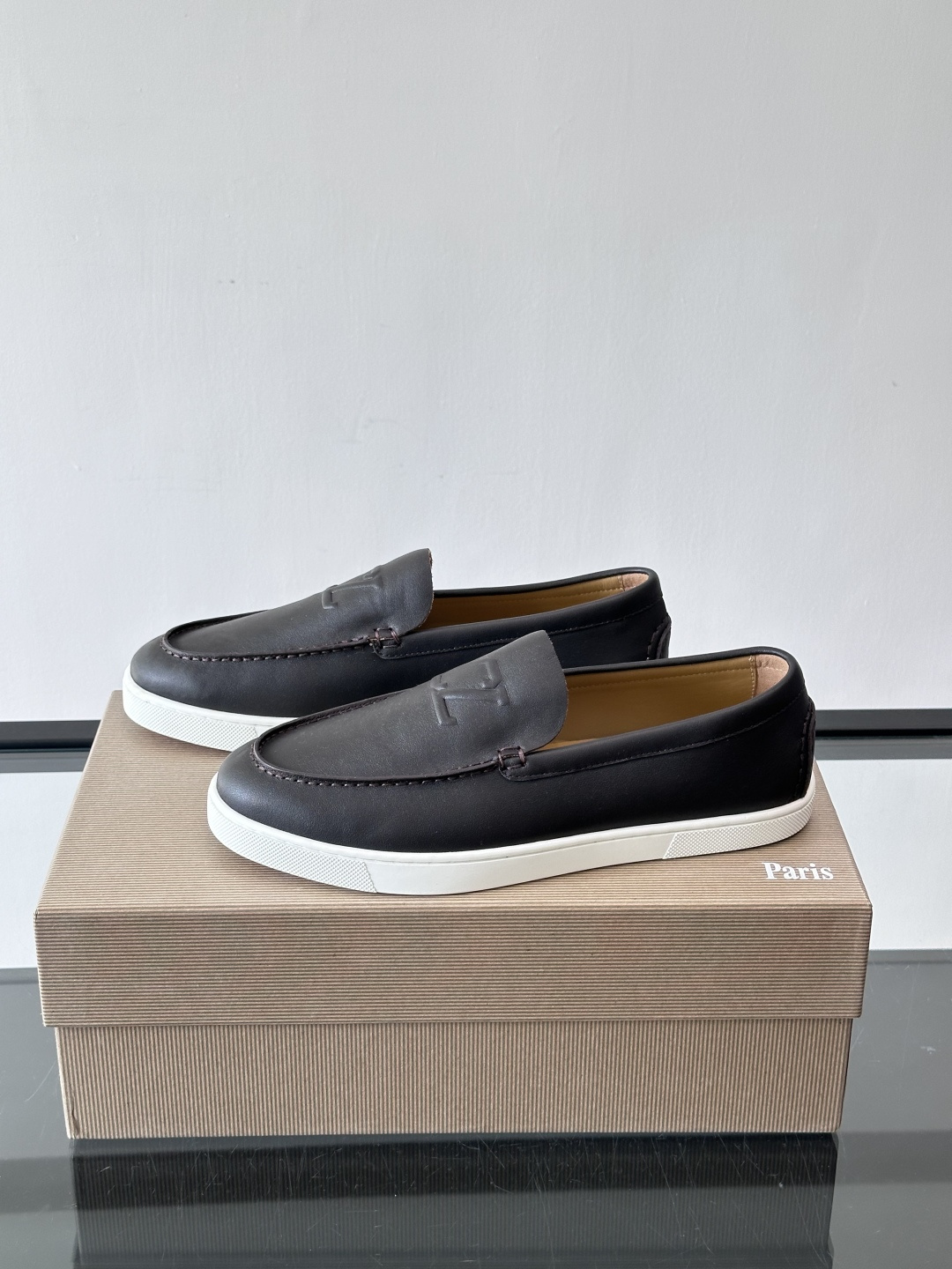 CL 休闲鞋一脚蹬 男士老钱风休闲鞋Christian Louboutin 休闲鞋👟！这双老钱风一脚蹬 