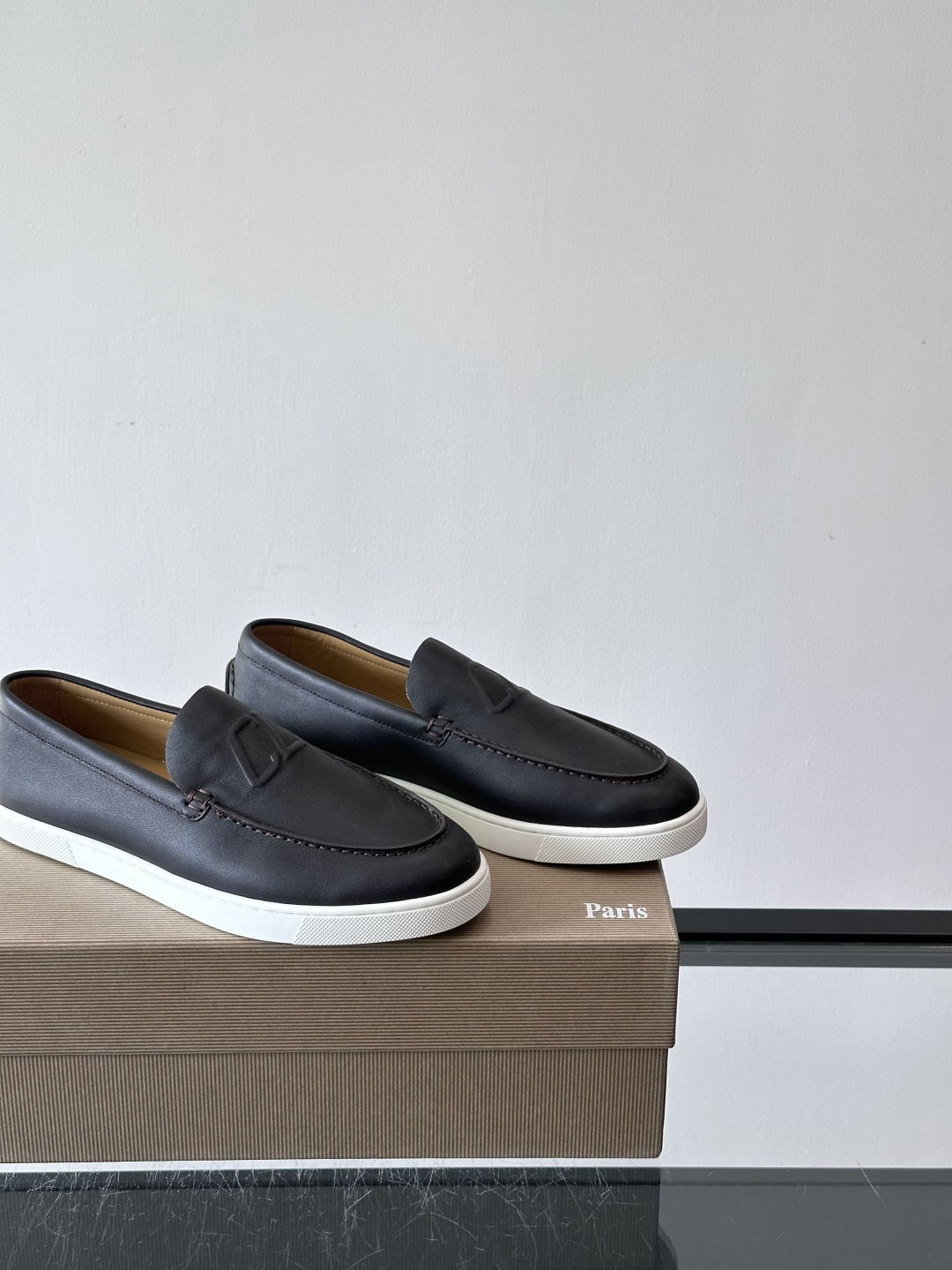 CL 休闲鞋一脚蹬 男士老钱风休闲鞋Christian Louboutin 休闲鞋👟！这双老钱风一脚蹬 