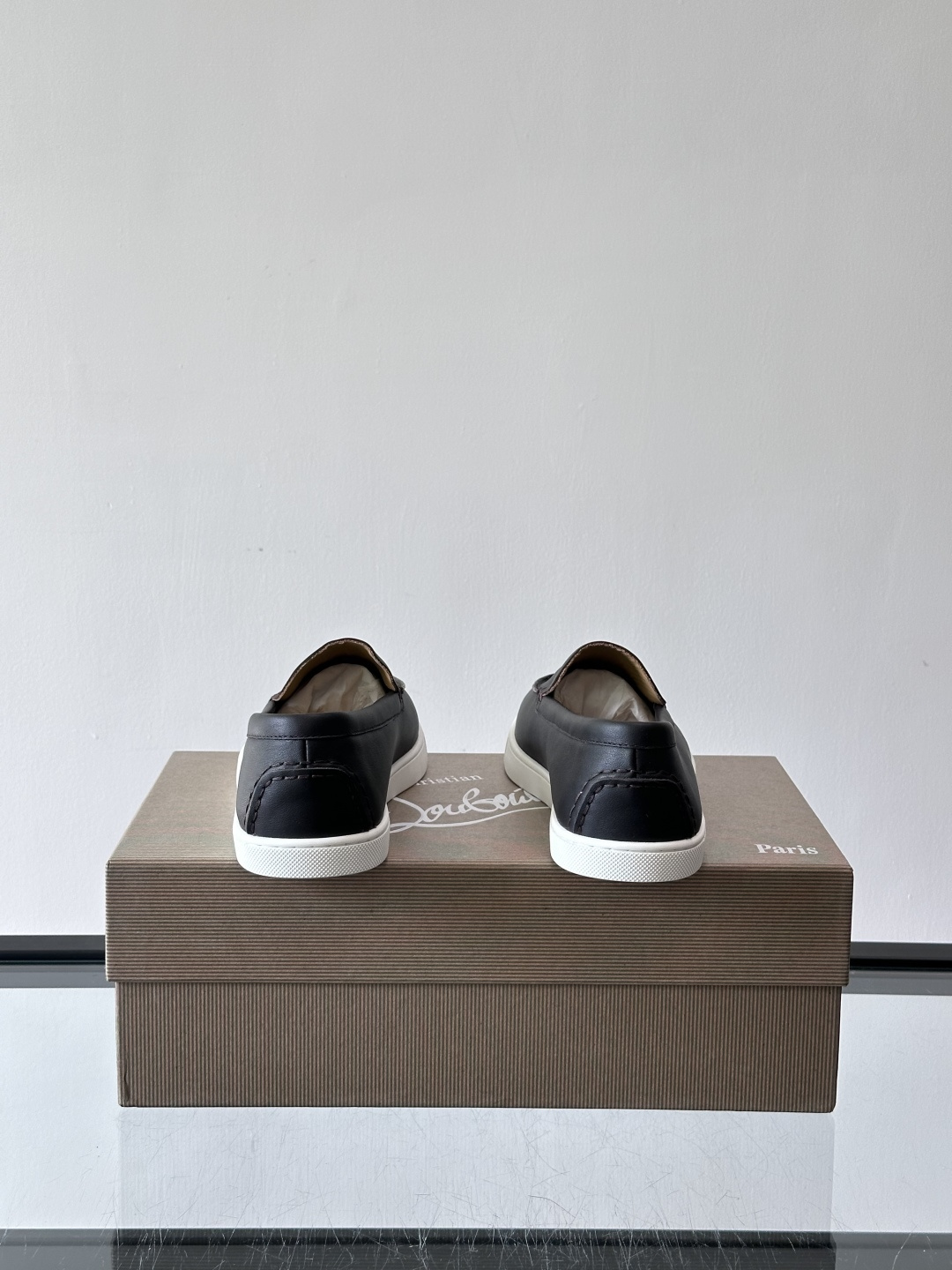 CL 休闲鞋一脚蹬 男士老钱风休闲鞋Christian Louboutin 休闲鞋👟！这双老钱风一脚蹬 