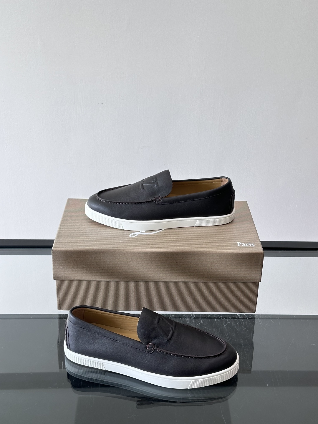 CL 休闲鞋一脚蹬 男士老钱风休闲鞋Christian Louboutin 休闲鞋👟！这双老钱风一脚蹬 