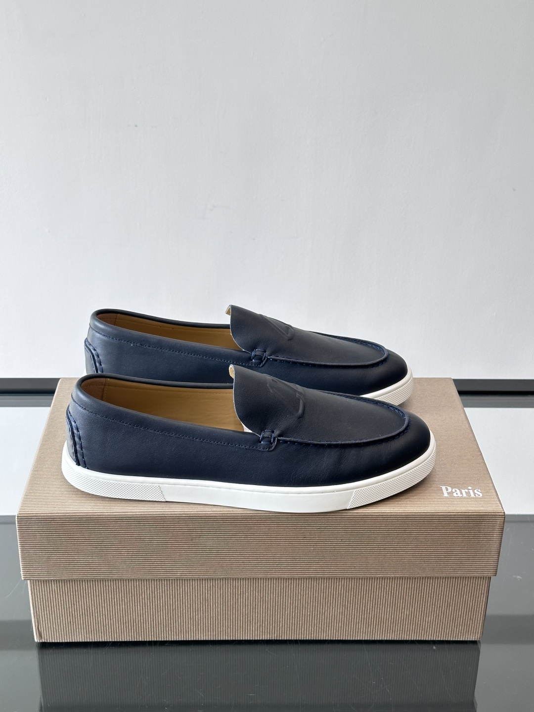 CL 休闲鞋一脚蹬 男士老钱风休闲鞋Christian Louboutin 休闲鞋👟！这双老钱风一脚蹬 