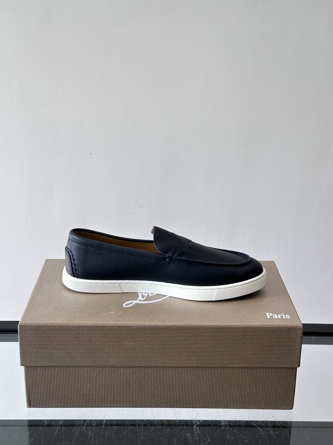 CL 休闲鞋一脚蹬 男士老钱风休闲鞋Christian Louboutin 休闲鞋👟！这双老钱风一脚蹬 