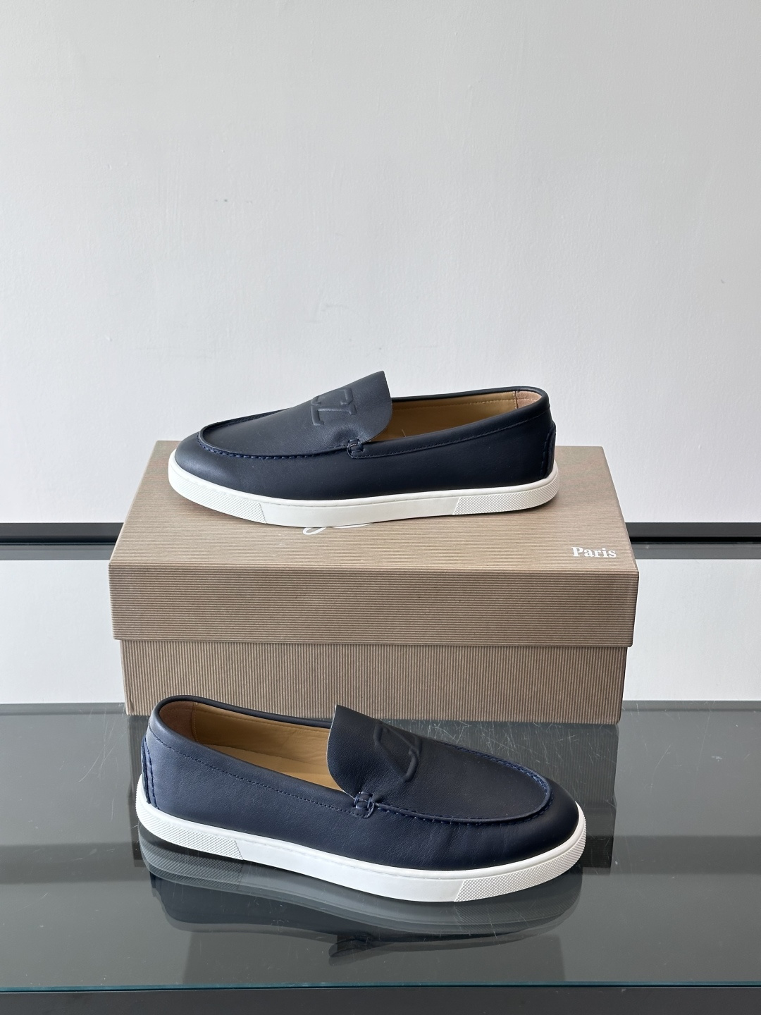 CL 休闲鞋一脚蹬 男士老钱风休闲鞋Christian Louboutin 休闲鞋👟！这双老钱风一脚蹬 