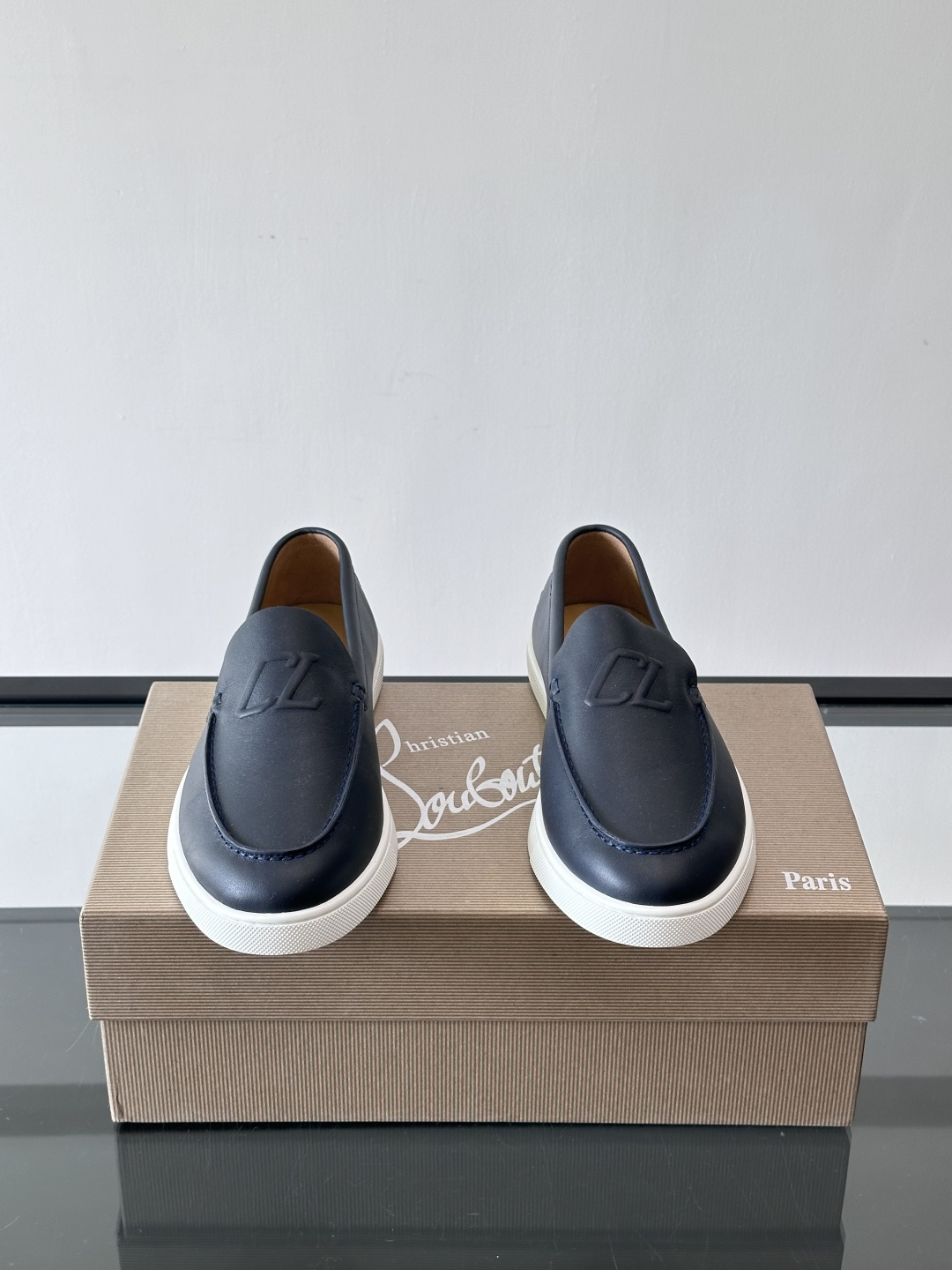 CL 休闲鞋一脚蹬 男士老钱风休闲鞋Christian Louboutin 休闲鞋👟！这双老钱风一脚蹬 