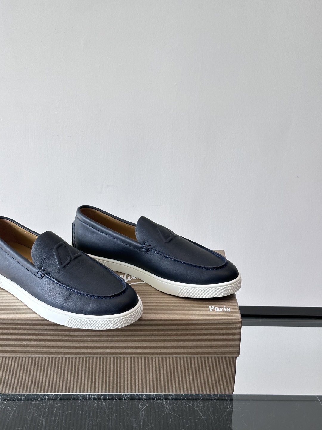 CL 休闲鞋一脚蹬 男士老钱风休闲鞋Christian Louboutin 休闲鞋👟！这双老钱风一脚蹬 