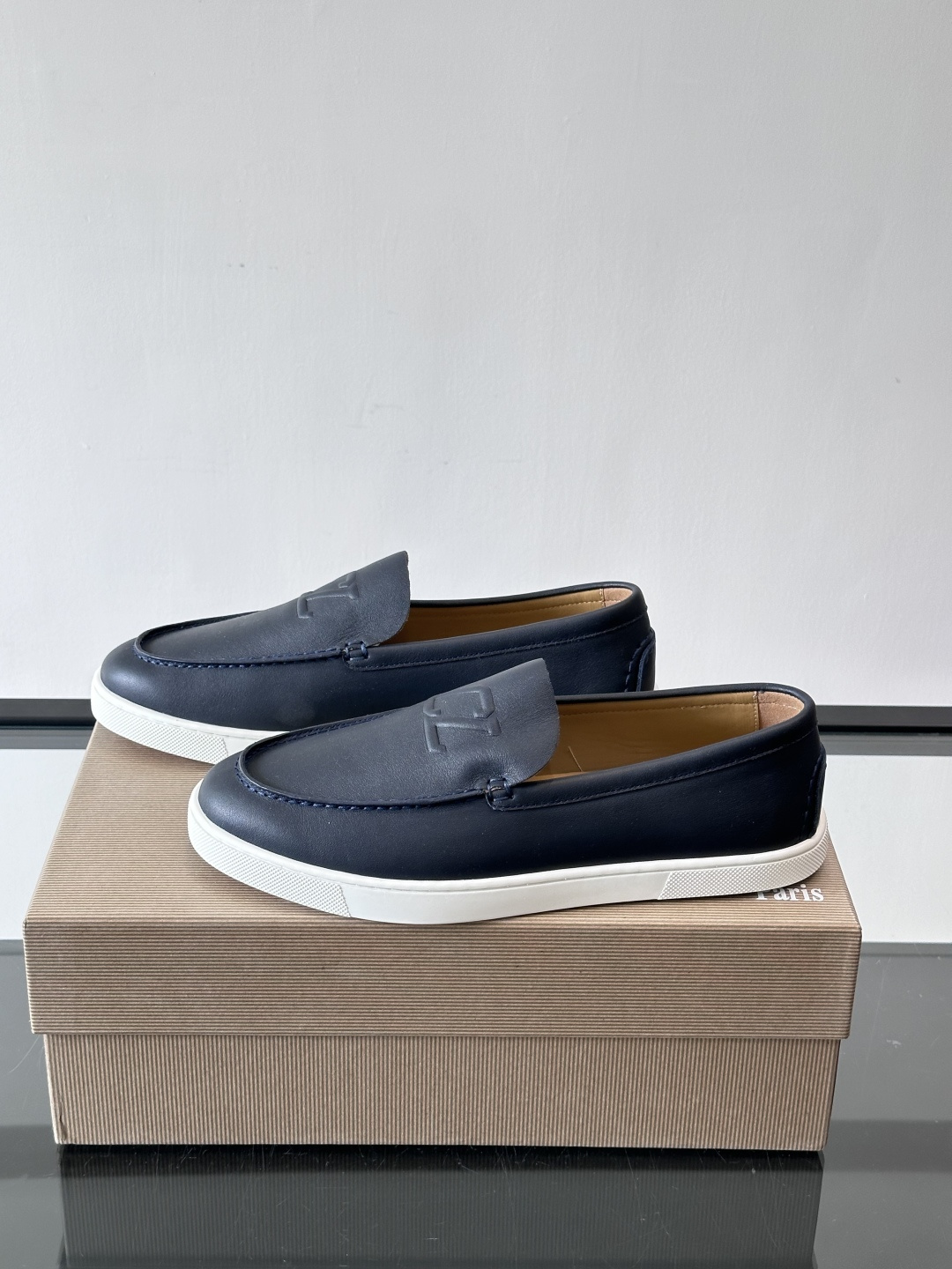 CL 休闲鞋一脚蹬 男士老钱风休闲鞋Christian Louboutin 休闲鞋👟！这双老钱风一脚蹬 