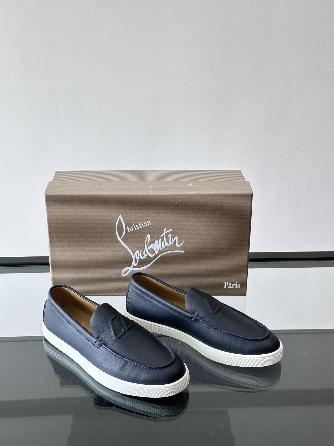 CL 休闲鞋一脚蹬 男士老钱风休闲鞋Christian Louboutin 休闲鞋👟！这双老钱风一脚蹬 