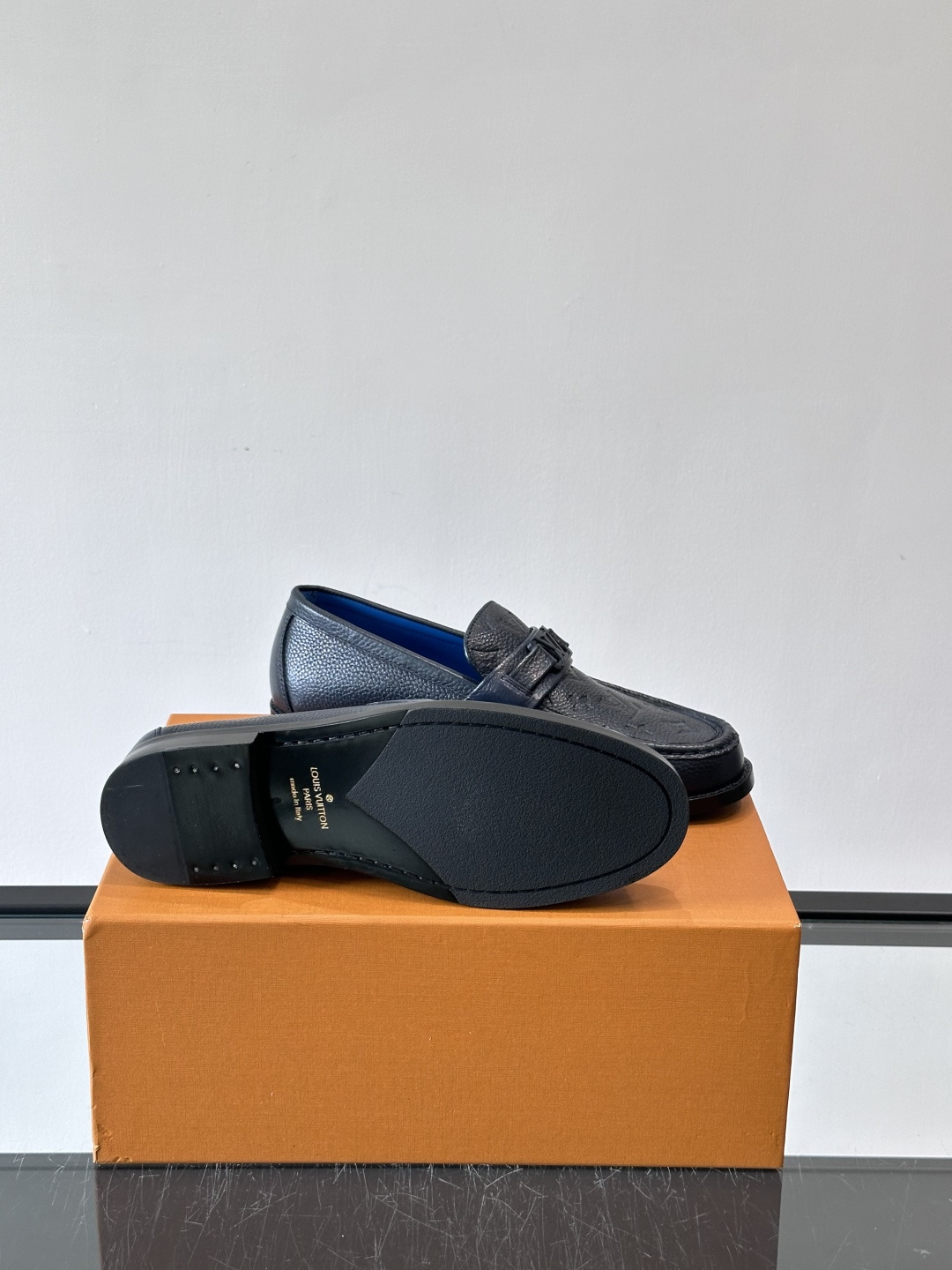 ◾️▫️L.v~高端男士正装休闲皮鞋，经典款，高端大气，进口牛皮打造，小牛皮透气内里，真皮大底，顶级品质