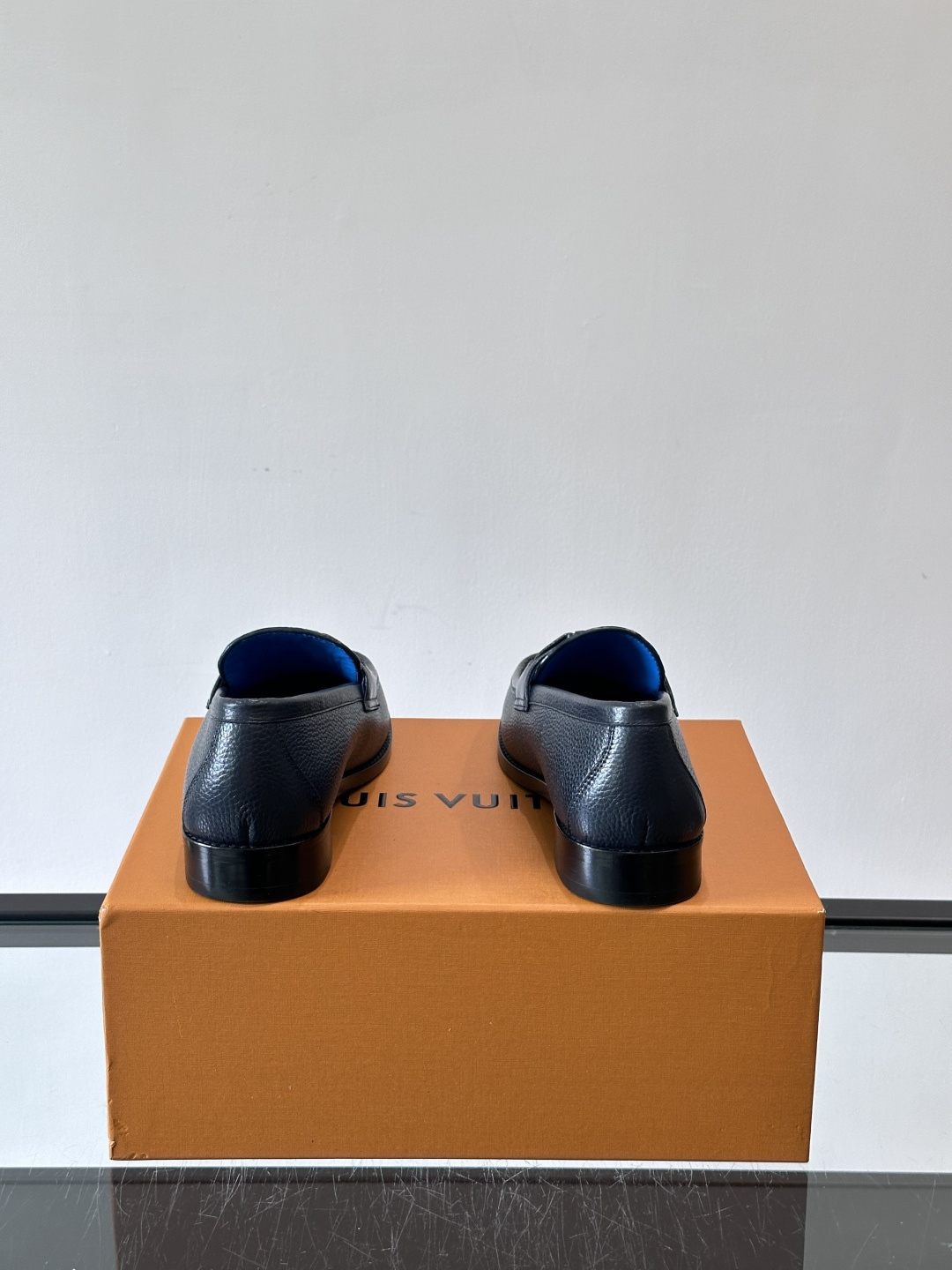 ◾️▫️L.v~高端男士正装休闲皮鞋，经典款，高端大气，进口牛皮打造，小牛皮透气内里，真皮大底，顶级品质
