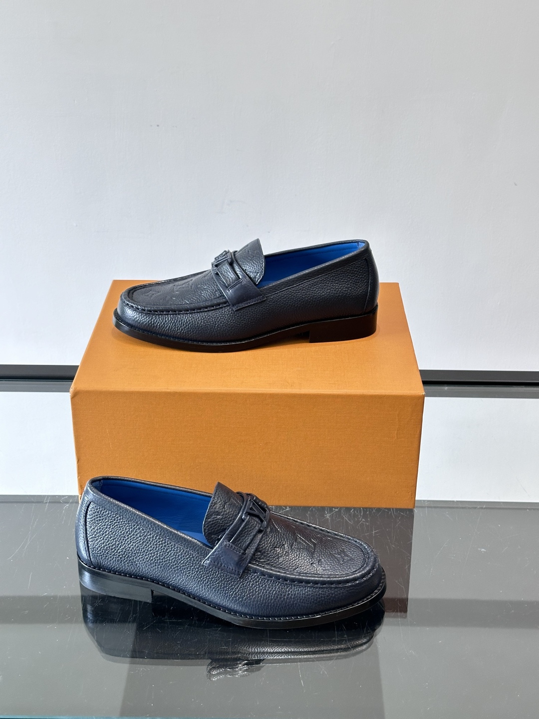 ◾️▫️L.v~高端男士正装休闲皮鞋，经典款，高端大气，进口牛皮打造，小牛皮透气内里，真皮大底，顶级品质