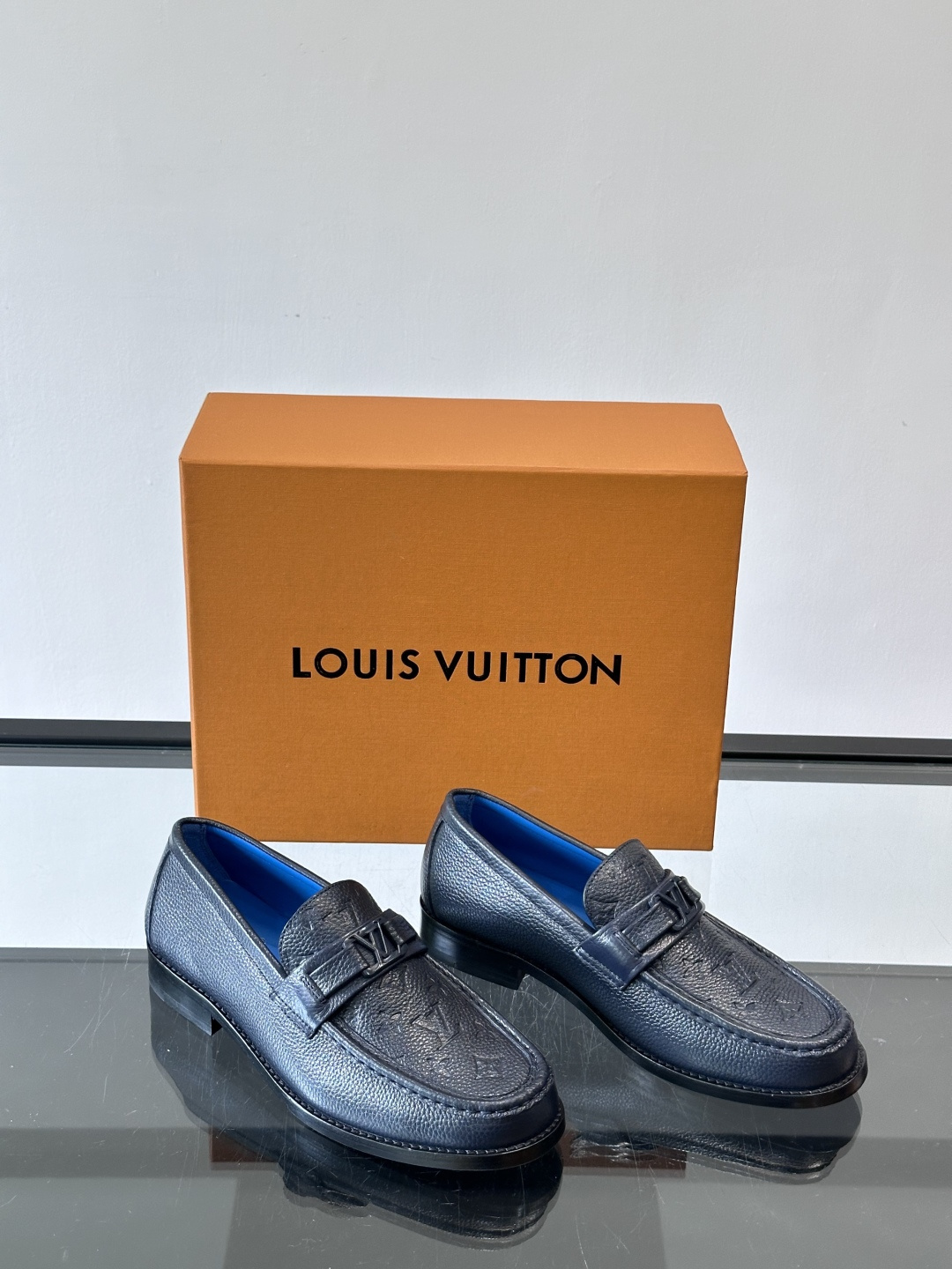 ◾️▫️L.v~高端男士正装休闲皮鞋，经典款，高端大气，进口牛皮打造，小牛皮透气内里，真皮大底，顶级品质