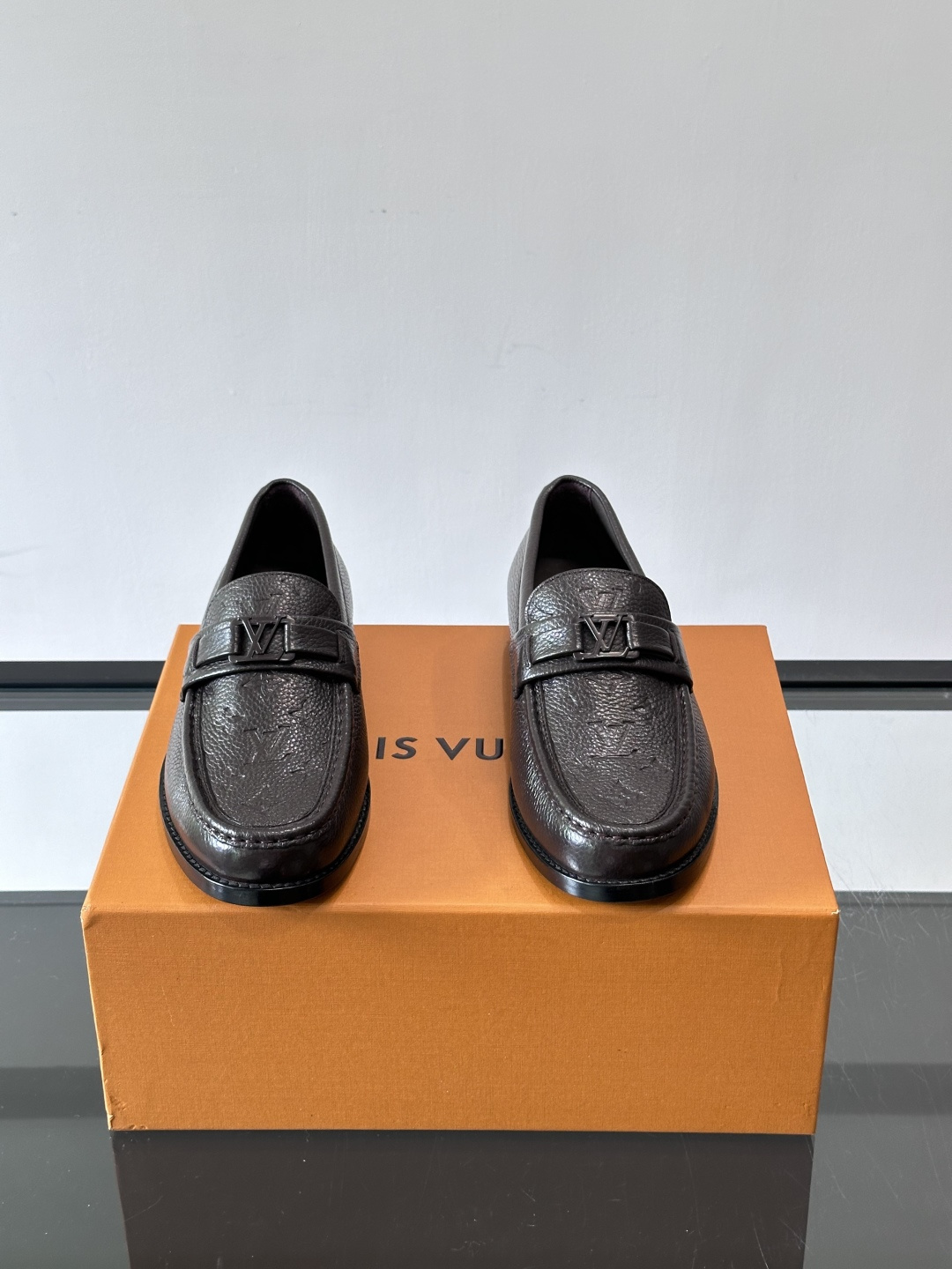 ◾️▫️L.v~高端男士正装休闲皮鞋，经典款，高端大气，进口牛皮打造，小牛皮透气内里，真皮大底，顶级品质