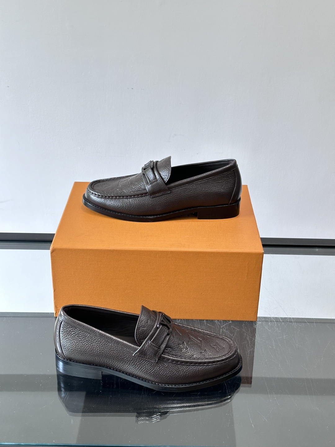 ◾️▫️L.v~高端男士正装休闲皮鞋，经典款，高端大气，进口牛皮打造，小牛皮透气内里，真皮大底，顶级品质