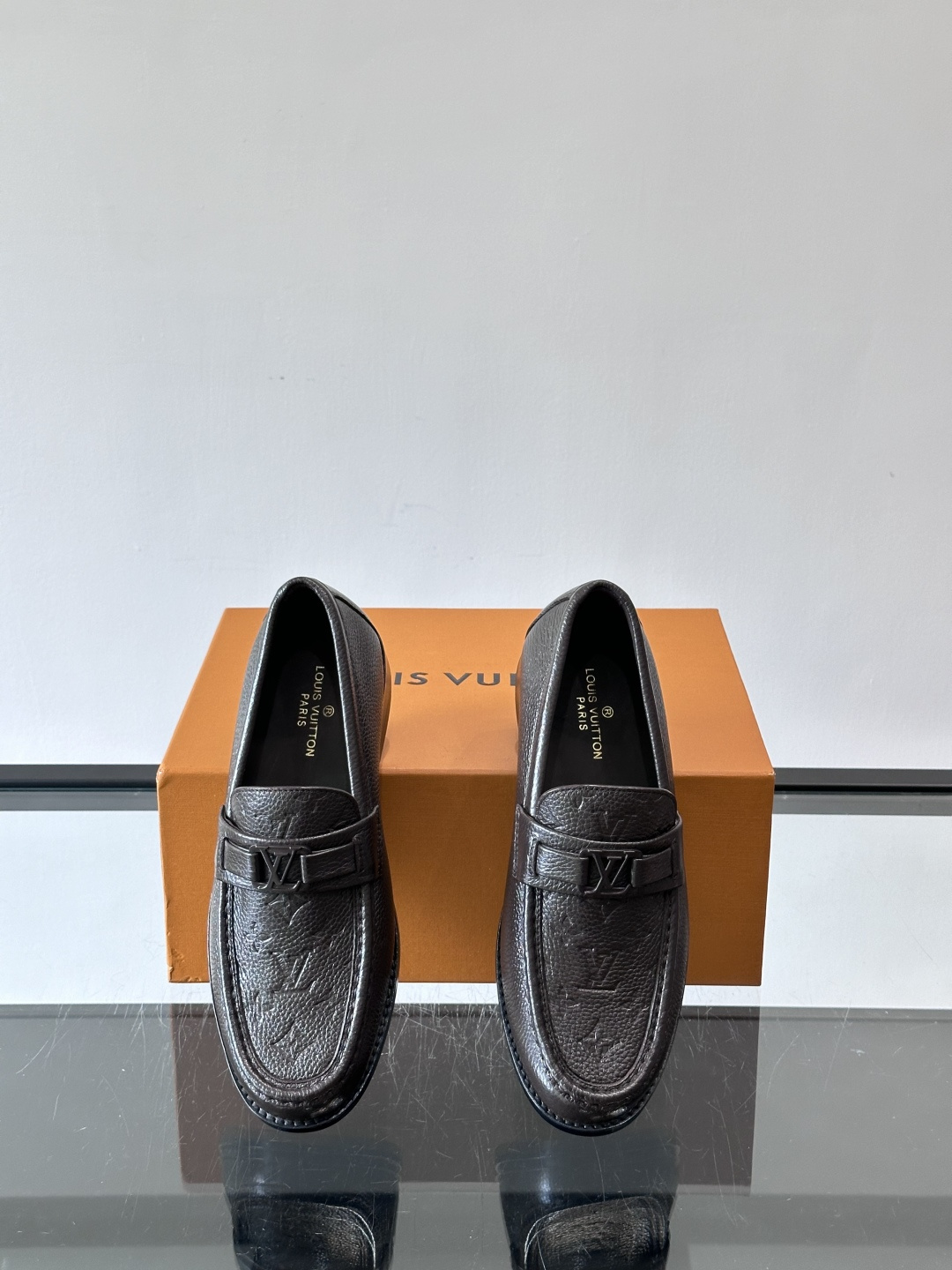 ◾️▫️L.v~高端男士正装休闲皮鞋，经典款，高端大气，进口牛皮打造，小牛皮透气内里，真皮大底，顶级品质