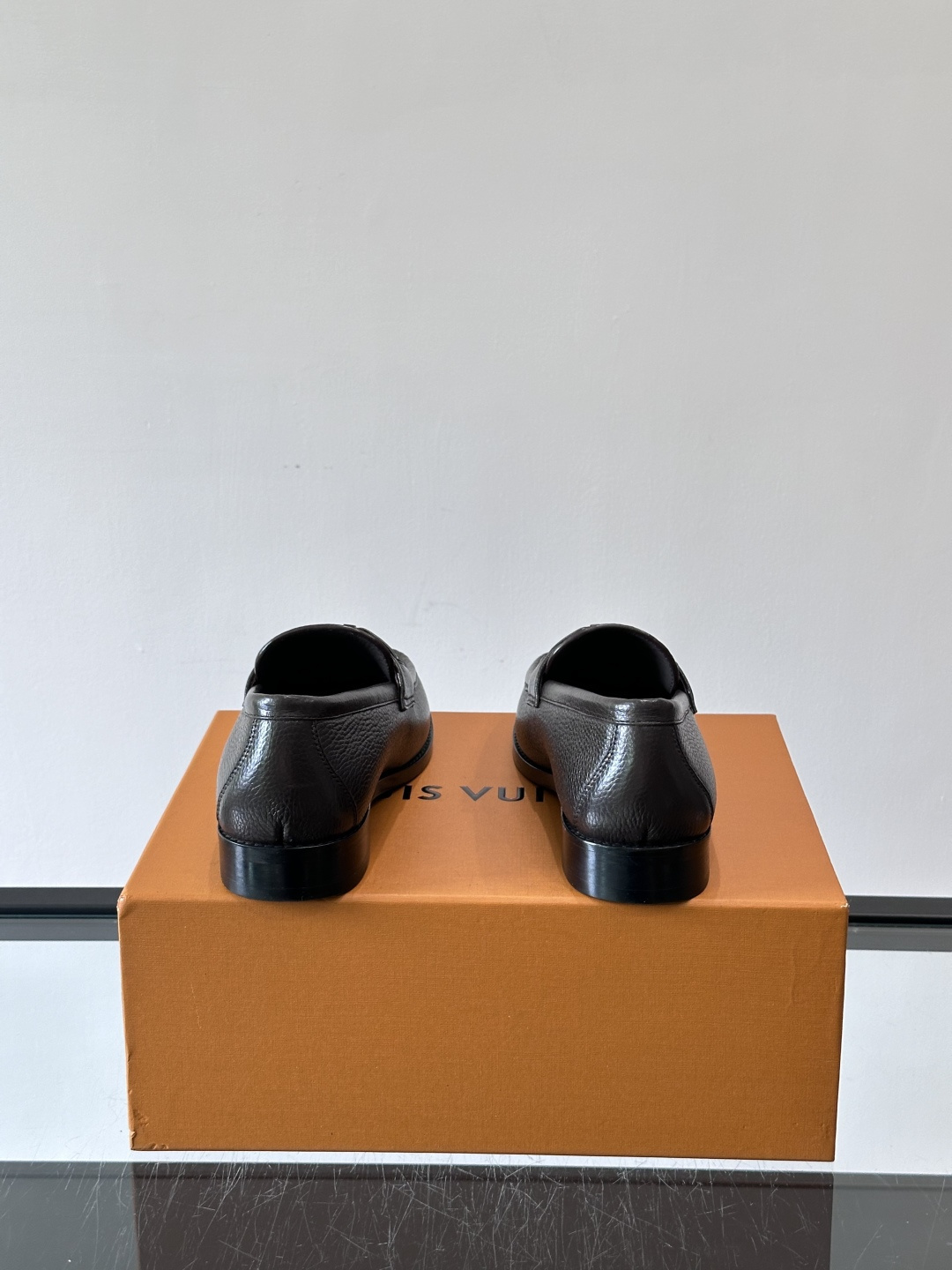 ◾️▫️L.v~高端男士正装休闲皮鞋，经典款，高端大气，进口牛皮打造，小牛皮透气内里，真皮大底，顶级品质