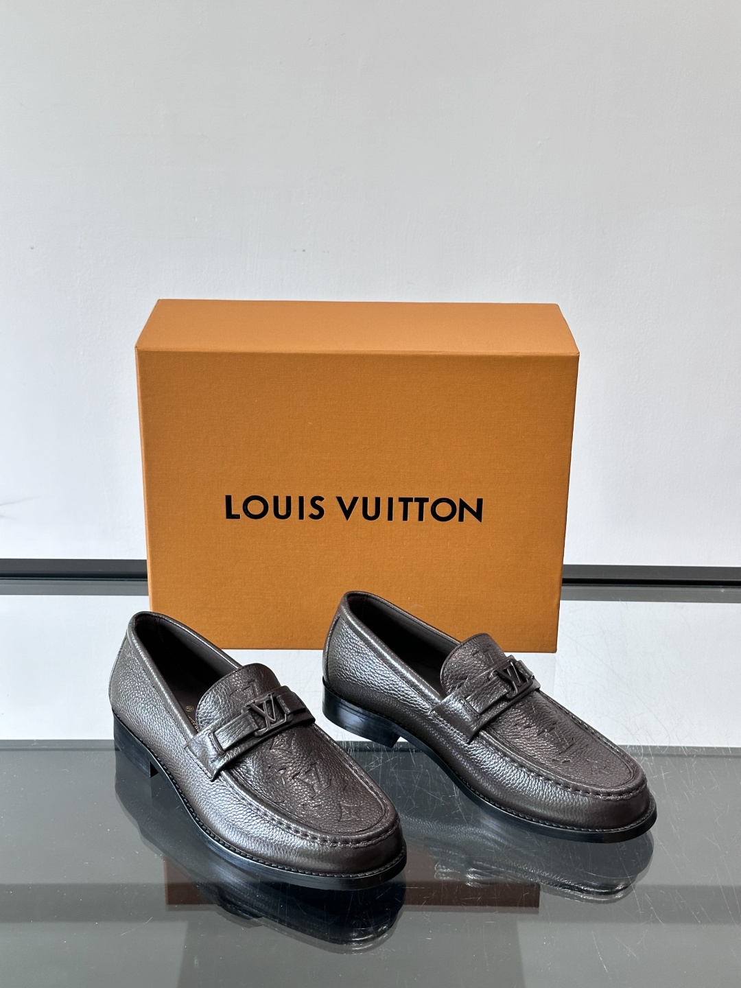 ◾️▫️L.v~高端男士正装休闲皮鞋，经典款，高端大气，进口牛皮打造，小牛皮透气内里，真皮大底，顶级品质