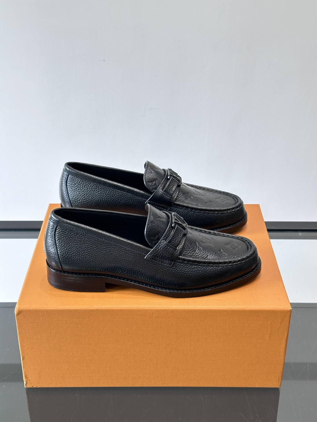 ◾️▫️L.v~高端男士正装休闲皮鞋，经典款，高端大气，进口牛皮打造，小牛皮透气内里，真皮大底，顶级品质