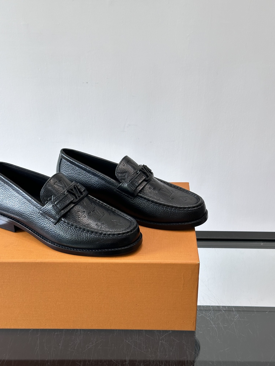 ◾️▫️L.v~高端男士正装休闲皮鞋，经典款，高端大气，进口牛皮打造，小牛皮透气内里，真皮大底，顶级品质