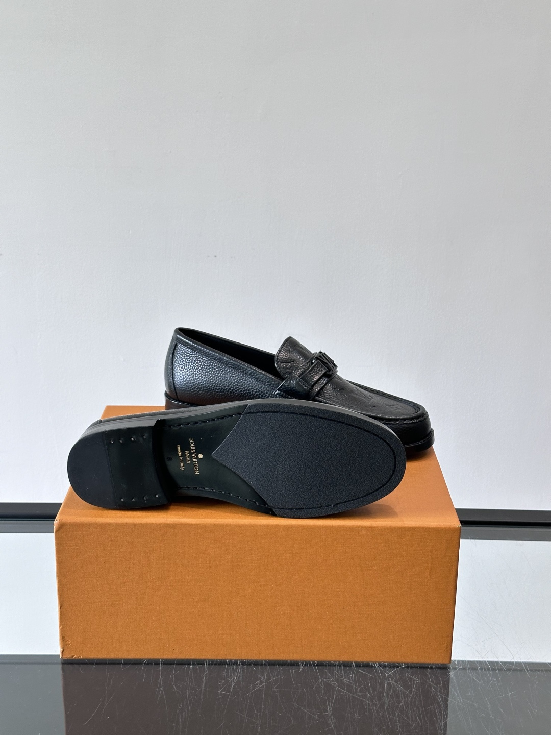 ◾️▫️L.v~高端男士正装休闲皮鞋，经典款，高端大气，进口牛皮打造，小牛皮透气内里，真皮大底，顶级品质