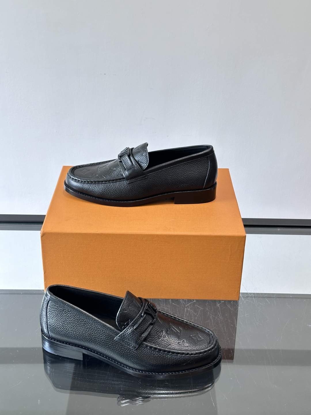 ◾️▫️L.v~高端男士正装休闲皮鞋，经典款，高端大气，进口牛皮打造，小牛皮透气内里，真皮大底，顶级品质