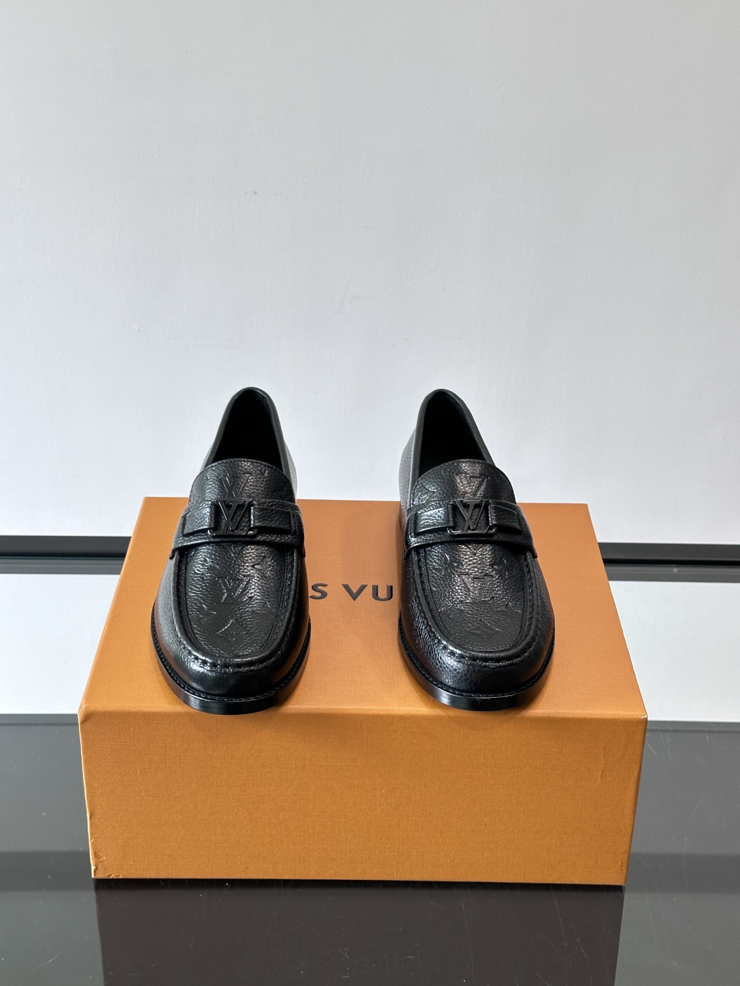 ◾️▫️L.v~高端男士正装休闲皮鞋，经典款，高端大气，进口牛皮打造，小牛皮透气内里，真皮大底，顶级品质