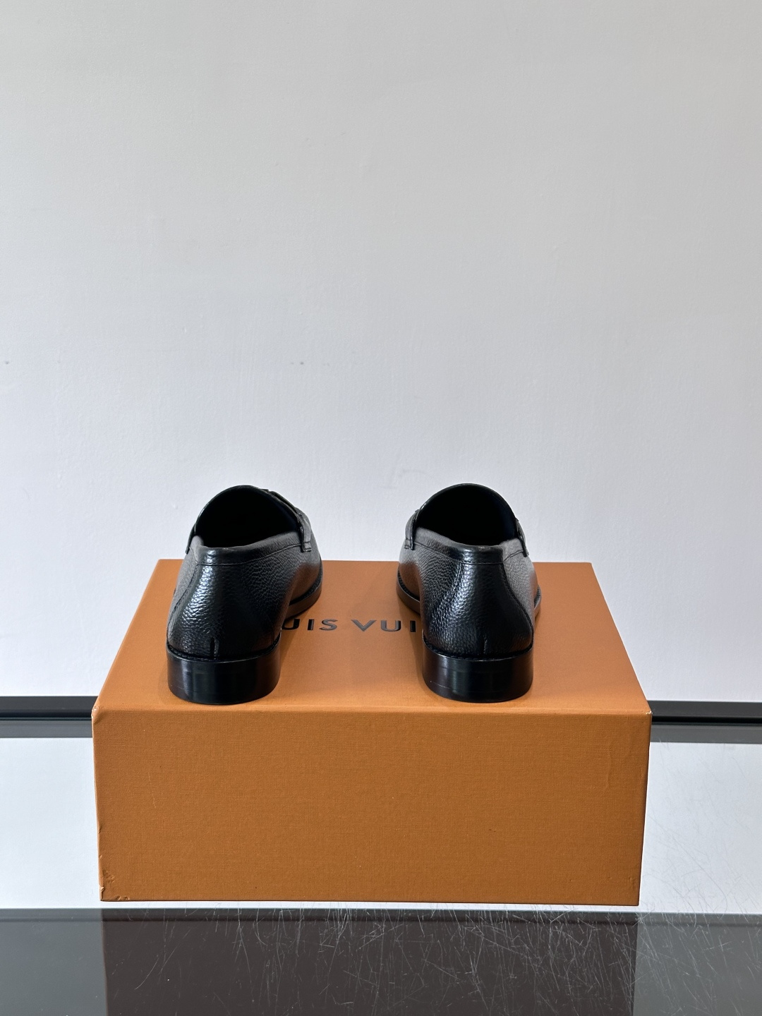 ◾️▫️L.v~高端男士正装休闲皮鞋，经典款，高端大气，进口牛皮打造，小牛皮透气内里，真皮大底，顶级品质
