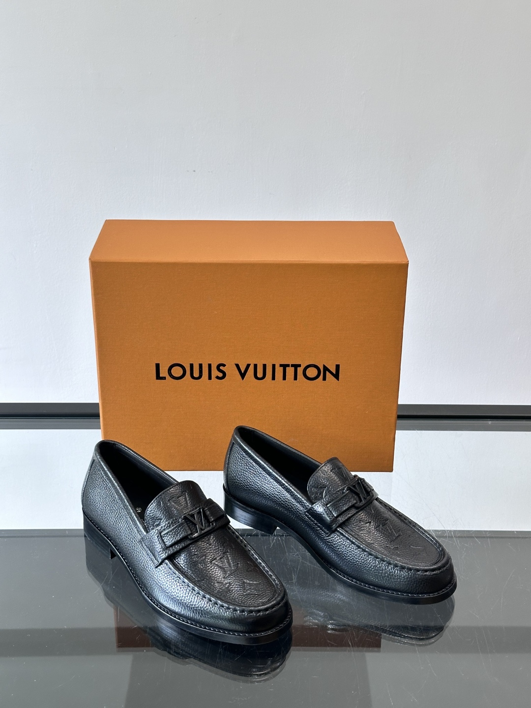 ◾️▫️L.v~高端男士正装休闲皮鞋，经典款，高端大气，进口牛皮打造，小牛皮透气内里，真皮大底，顶级品质