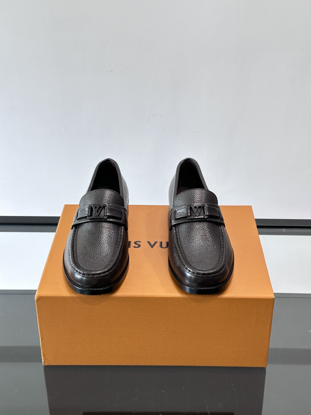 ◾️▫️L.v~高端男士正装休闲皮鞋，经典款，高端大气，进口牛皮打造，小牛皮透气内里，真皮大底，顶级品质