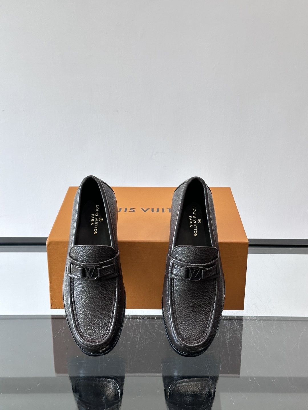 ◾️▫️L.v~高端男士正装休闲皮鞋，经典款，高端大气，进口牛皮打造，小牛皮透气内里，真皮大底，顶级品质