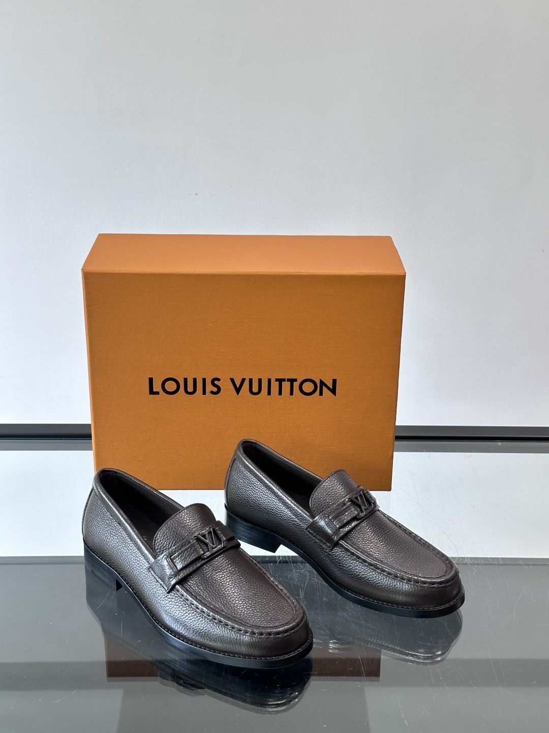 ◾️▫️L.v~高端男士正装休闲皮鞋，经典款，高端大气，进口牛皮打造，小牛皮透气内里，真皮大底，顶级品质