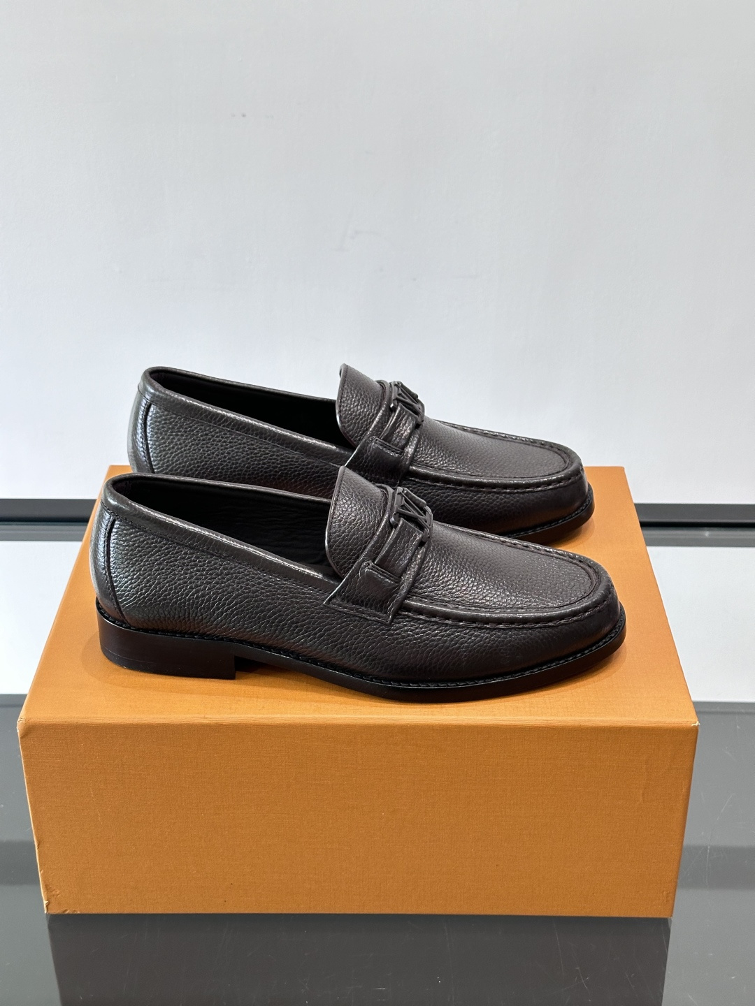 ◾️▫️L.v~高端男士正装休闲皮鞋，经典款，高端大气，进口牛皮打造，小牛皮透气内里，真皮大底，顶级品质