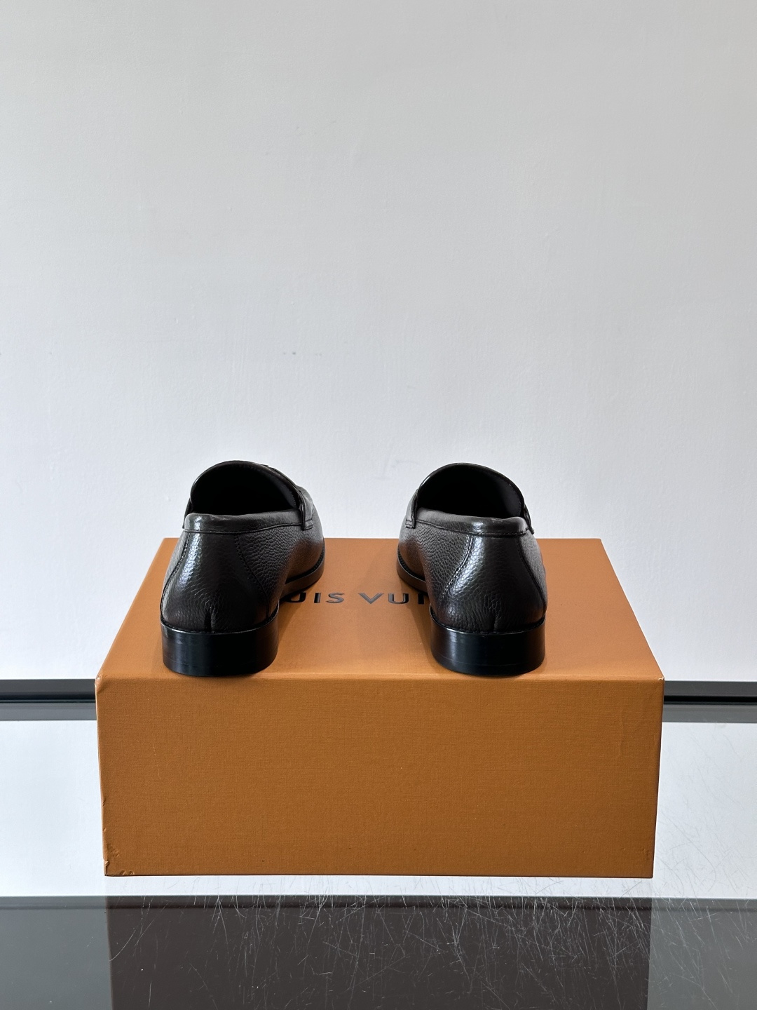 ◾️▫️L.v~高端男士正装休闲皮鞋，经典款，高端大气，进口牛皮打造，小牛皮透气内里，真皮大底，顶级品质