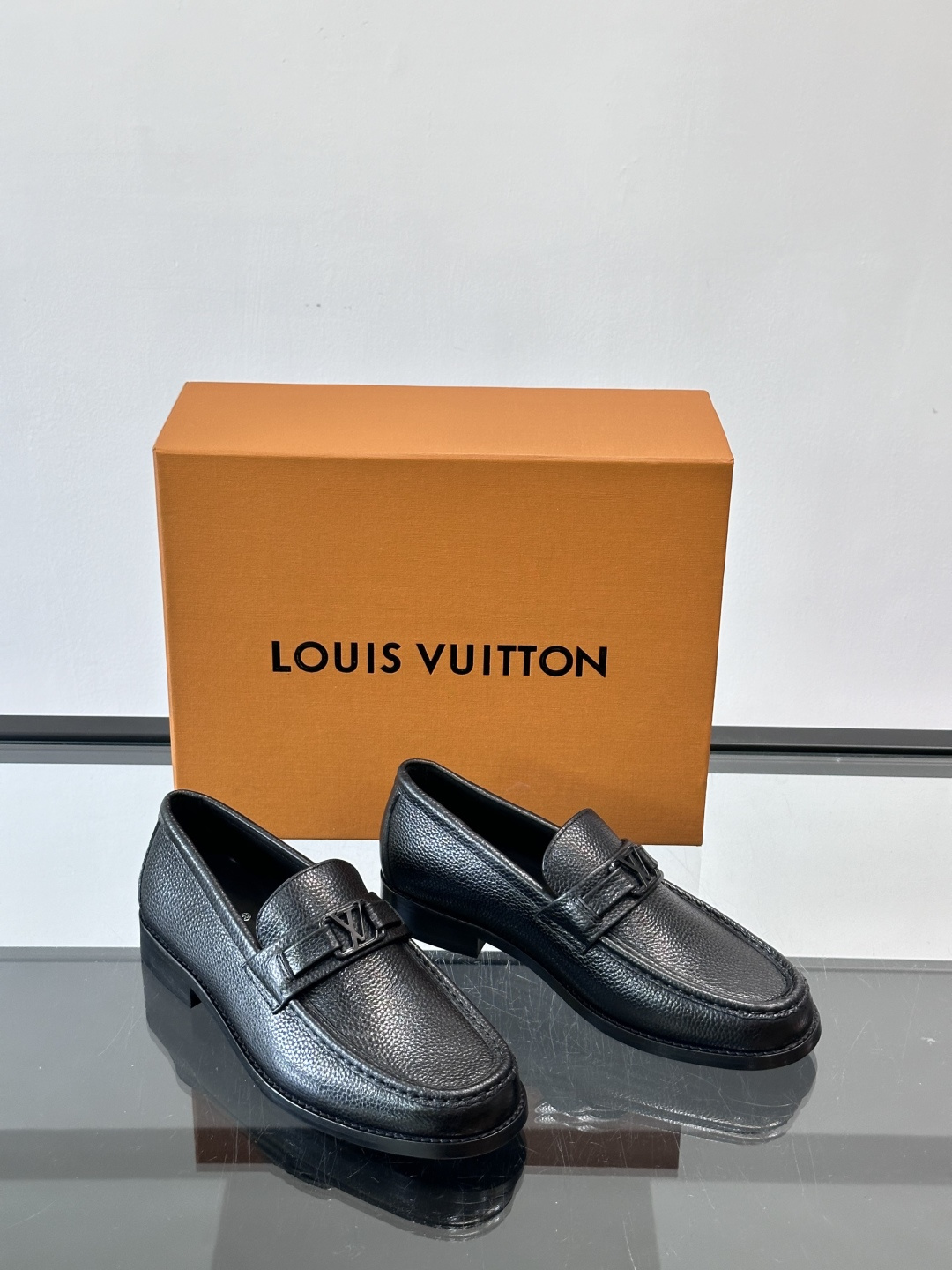 ◾️▫️L.v~高端男士正装休闲皮鞋，经典款，高端大气，进口牛皮打造，小牛皮透气内里，真皮大底，顶级品质