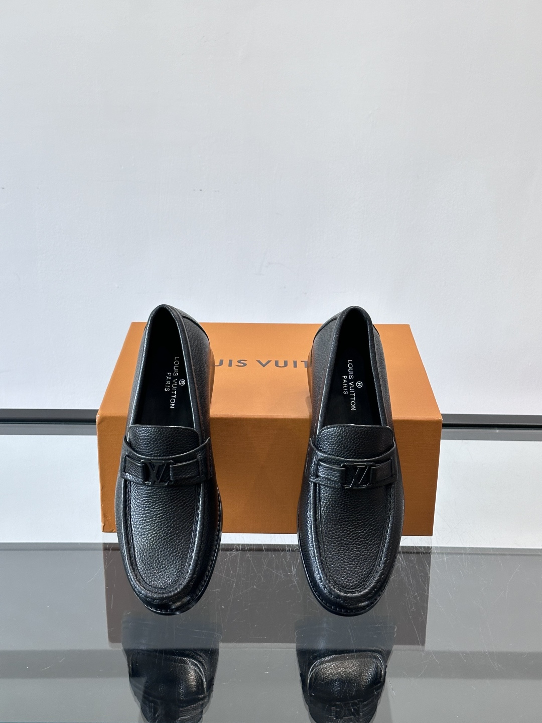 ◾️▫️L.v~高端男士正装休闲皮鞋，经典款，高端大气，进口牛皮打造，小牛皮透气内里，真皮大底，顶级品质