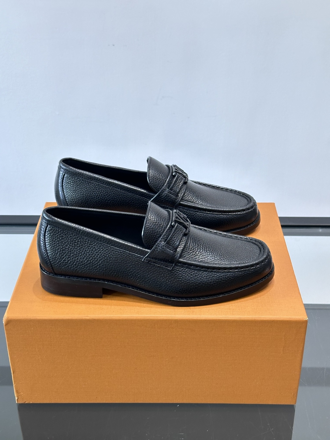 ◾️▫️L.v~高端男士正装休闲皮鞋，经典款，高端大气，进口牛皮打造，小牛皮透气内里，真皮大底，顶级品质