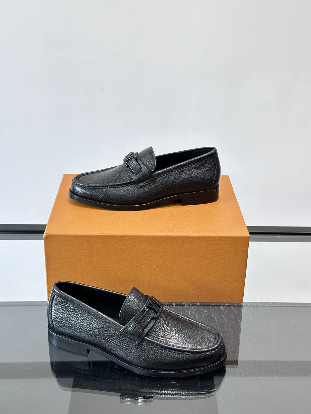 ◾️▫️L.v~高端男士正装休闲皮鞋，经典款，高端大气，进口牛皮打造，小牛皮透气内里，真皮大底，顶级品质