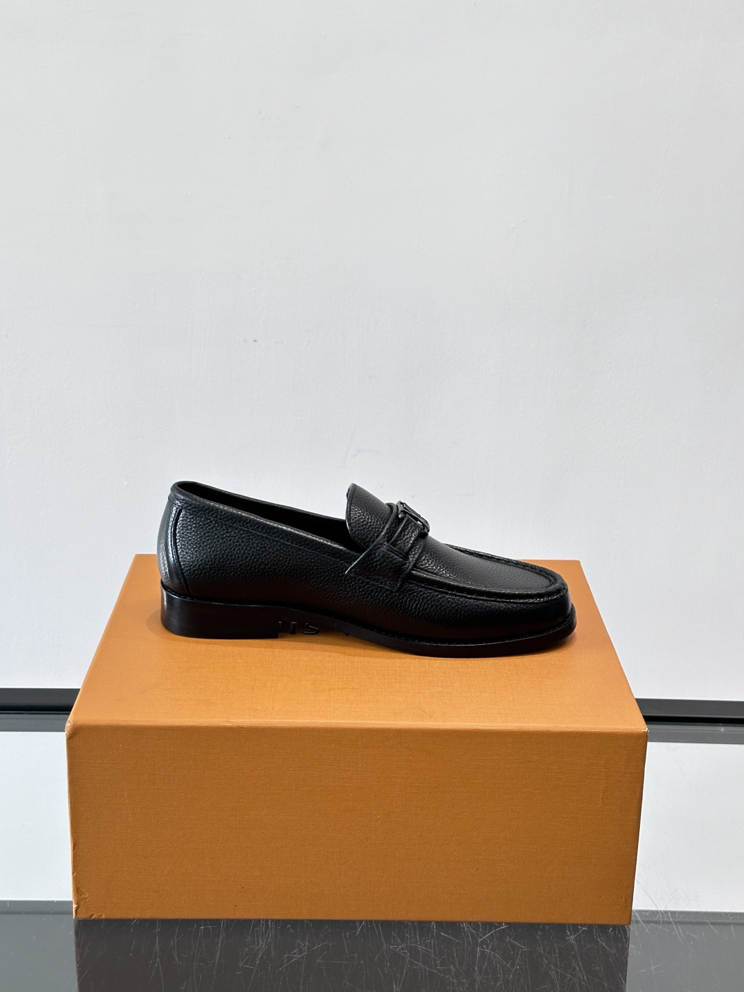 ◾️▫️L.v~高端男士正装休闲皮鞋，经典款，高端大气，进口牛皮打造，小牛皮透气内里，真皮大底，顶级品质