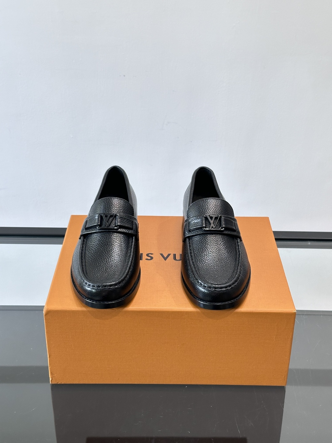 ◾️▫️L.v~高端男士正装休闲皮鞋，经典款，高端大气，进口牛皮打造，小牛皮透气内里，真皮大底，顶级品质