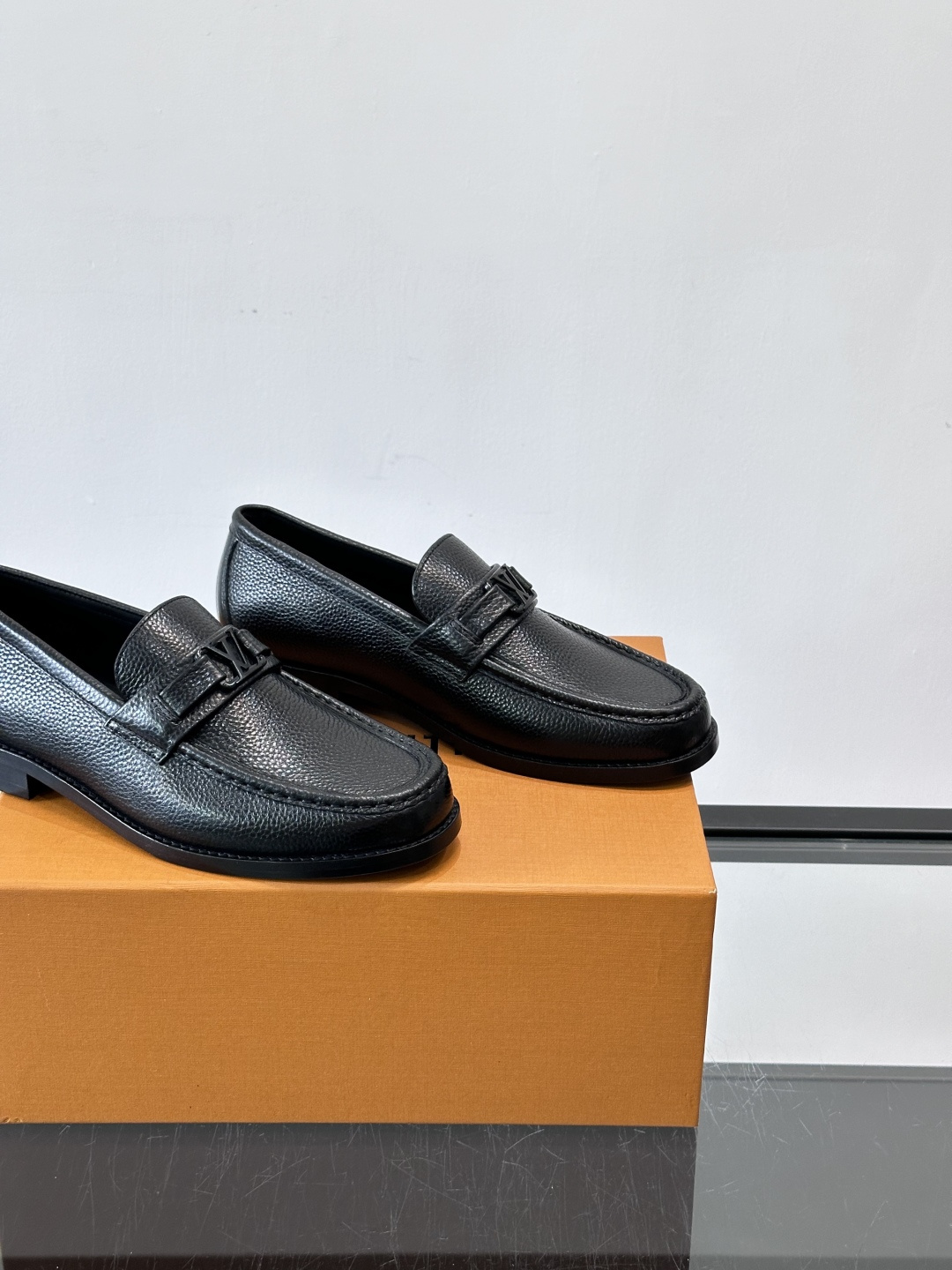 ◾️▫️L.v~高端男士正装休闲皮鞋，经典款，高端大气，进口牛皮打造，小牛皮透气内里，真皮大底，顶级品质