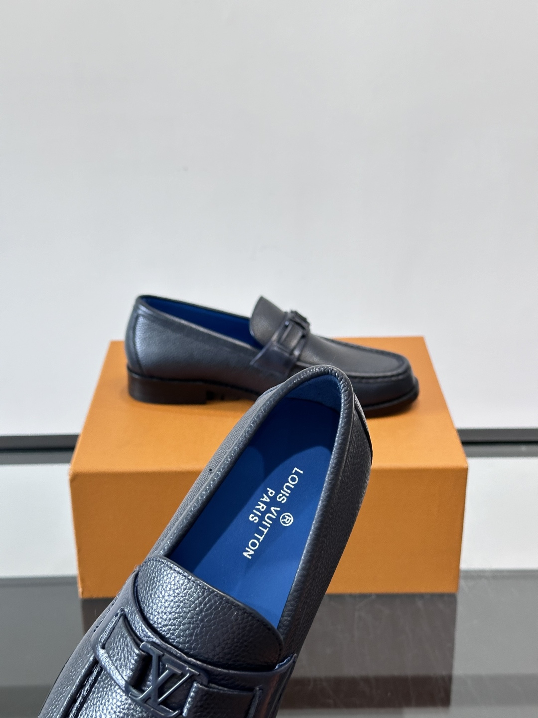 ◾️▫️L.v~高端男士正装休闲皮鞋，经典款，高端大气，进口牛皮打造，小牛皮透气内里，真皮大底，顶级品质