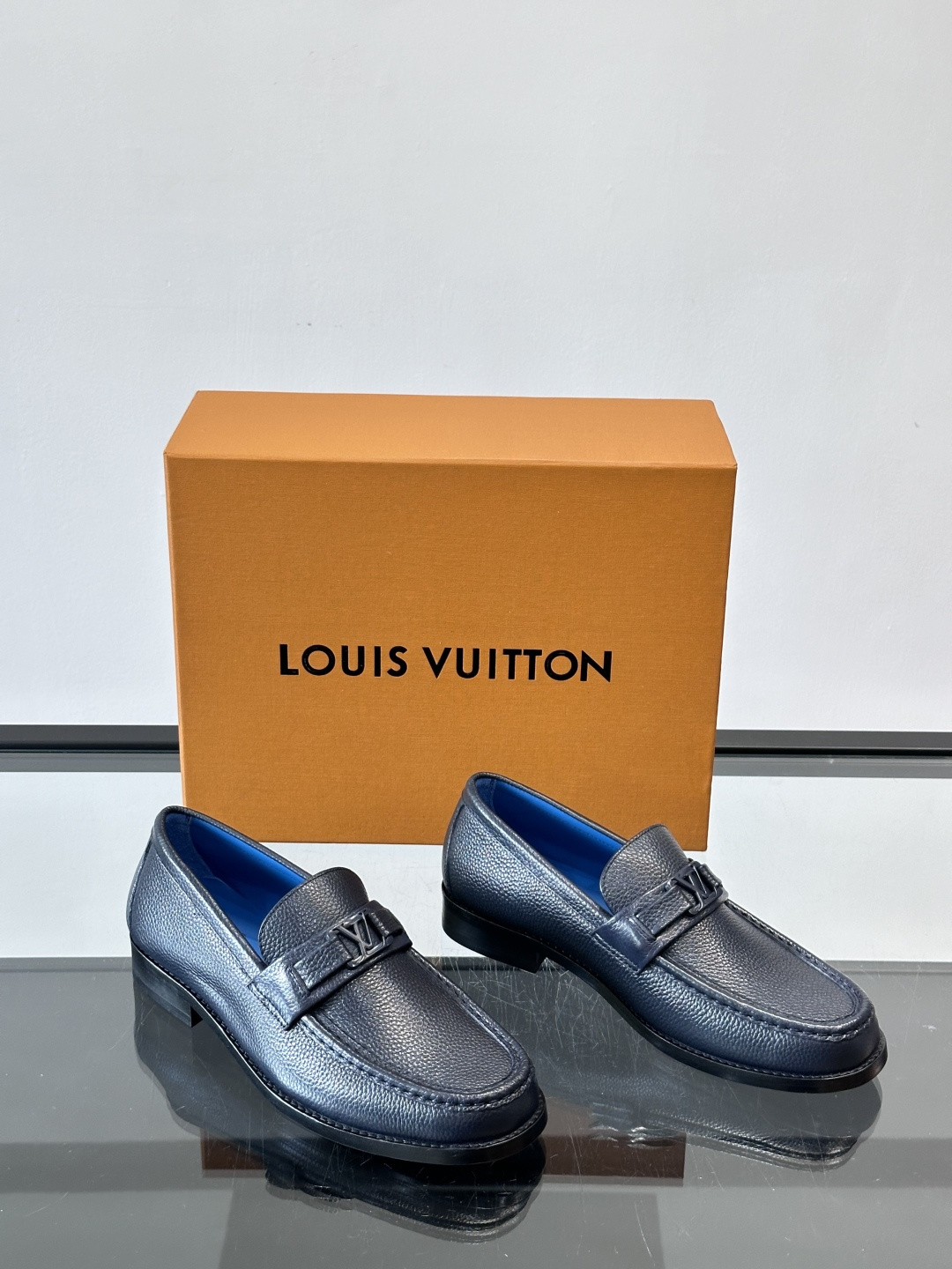 ◾️▫️L.v~高端男士正装休闲皮鞋，经典款，高端大气，进口牛皮打造，小牛皮透气内里，真皮大底，顶级品质