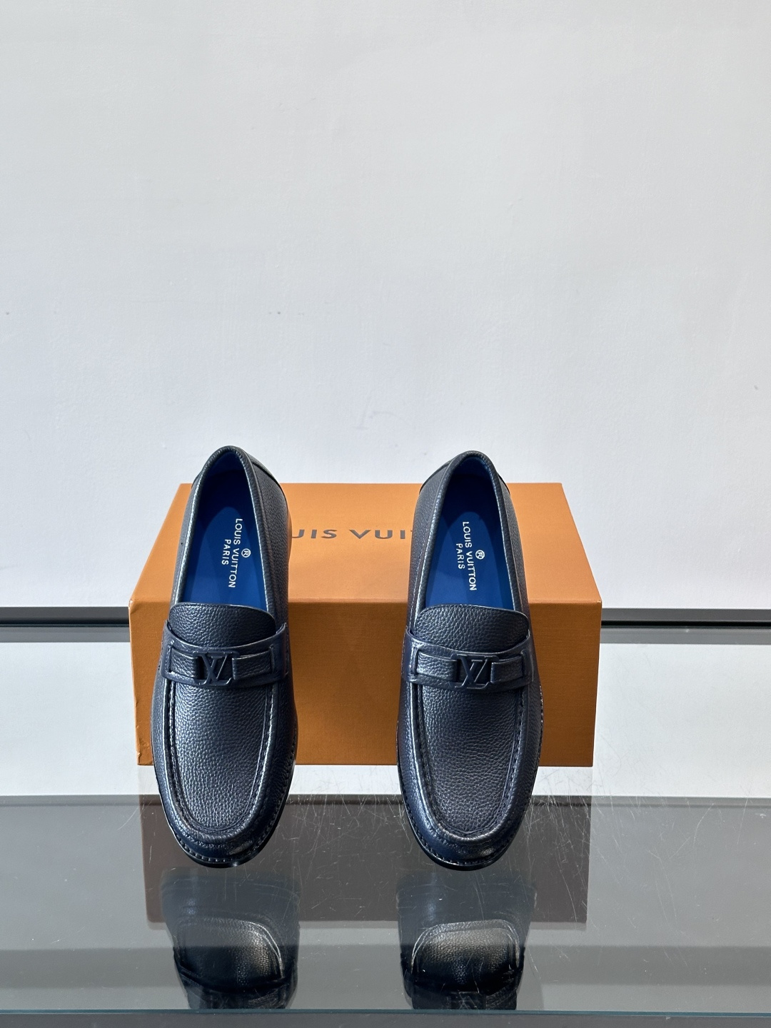 ◾️▫️L.v~高端男士正装休闲皮鞋，经典款，高端大气，进口牛皮打造，小牛皮透气内里，真皮大底，顶级品质