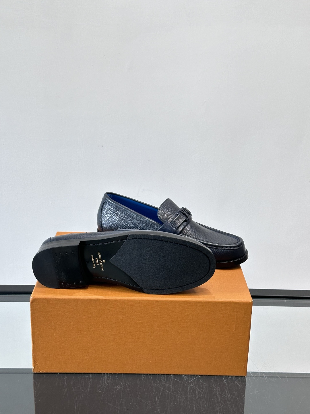 ◾️▫️L.v~高端男士正装休闲皮鞋，经典款，高端大气，进口牛皮打造，小牛皮透气内里，真皮大底，顶级品质