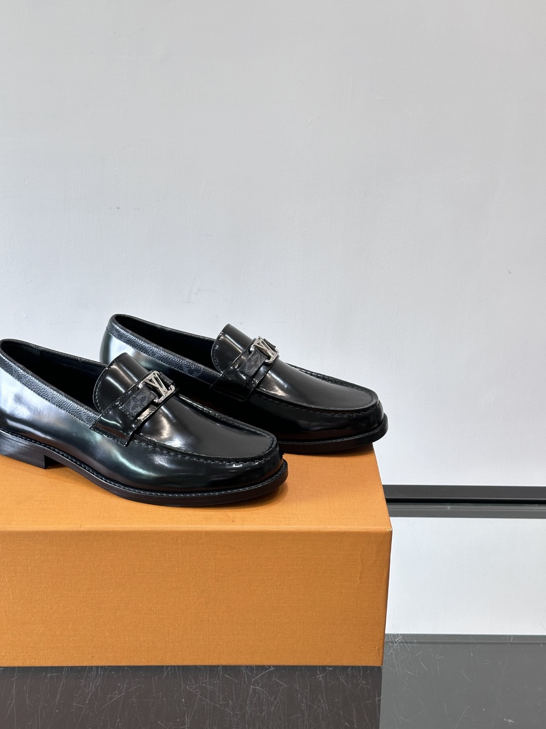 ◾️▫️L.v~高端男士正装休闲皮鞋，经典款，高端大气，进口牛皮打造，小牛皮透气内里，真皮大底，顶级品质