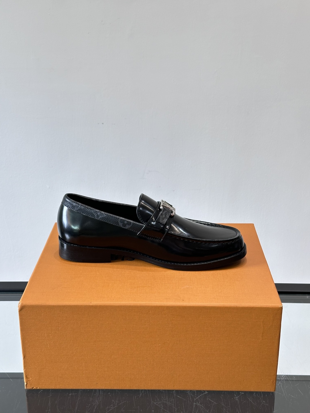 ◾️▫️L.v~高端男士正装休闲皮鞋，经典款，高端大气，进口牛皮打造，小牛皮透气内里，真皮大底，顶级品质