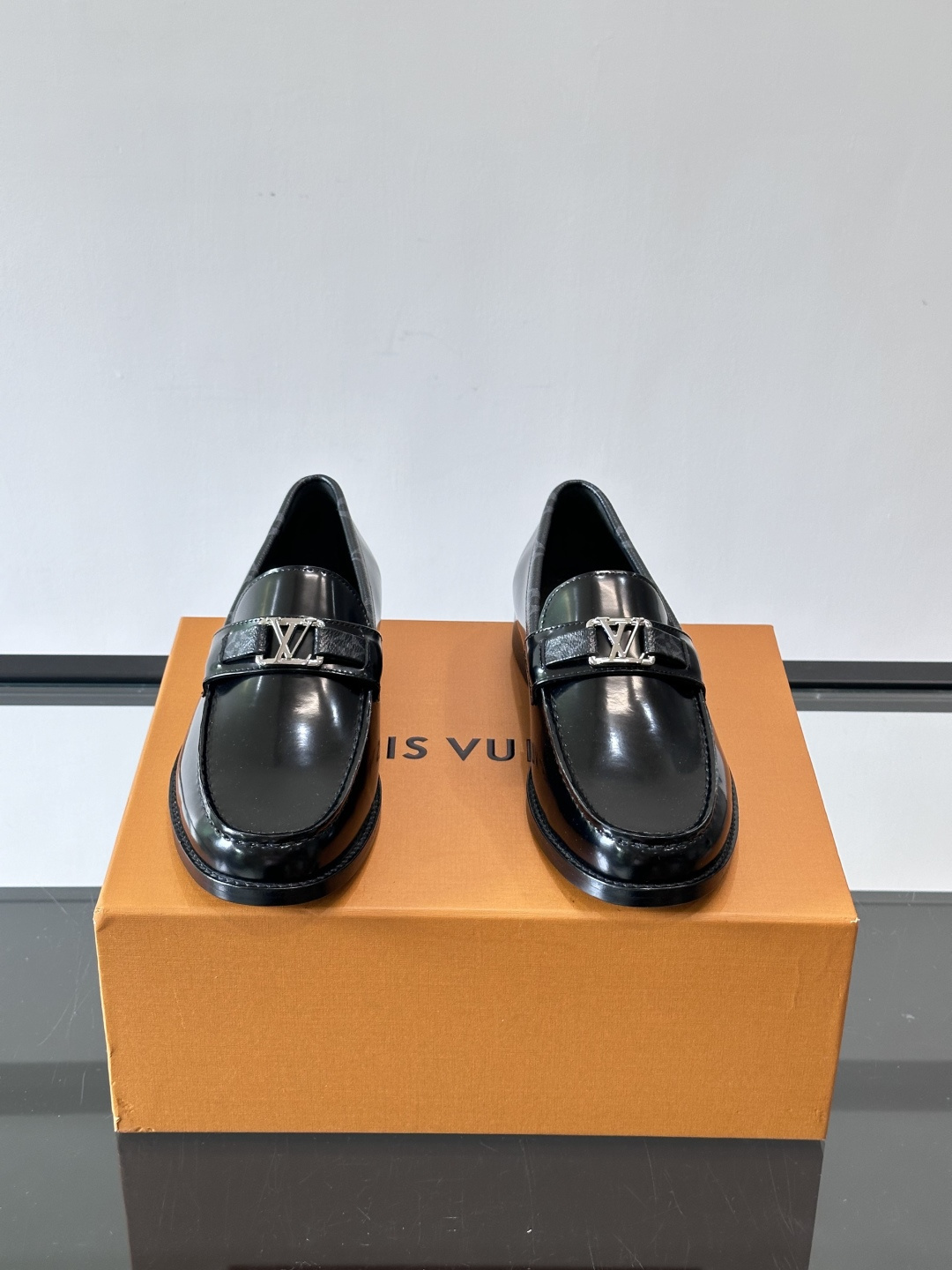 ◾️▫️L.v~高端男士正装休闲皮鞋，经典款，高端大气，进口牛皮打造，小牛皮透气内里，真皮大底，顶级品质