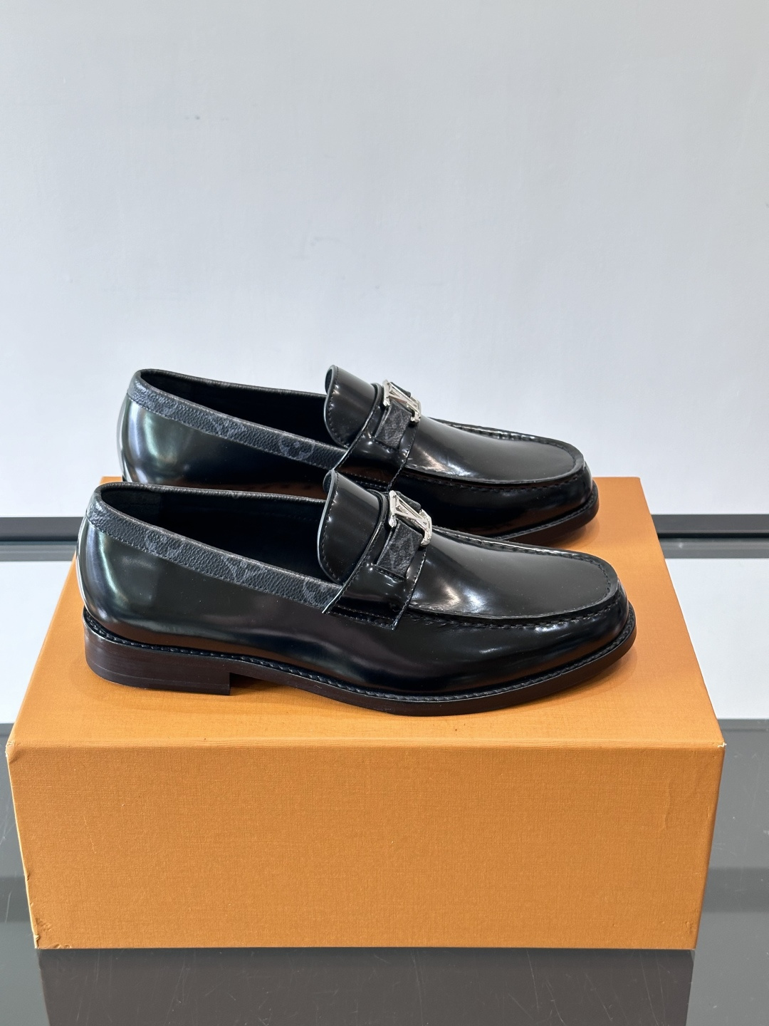 ◾️▫️L.v~高端男士正装休闲皮鞋，经典款，高端大气，进口牛皮打造，小牛皮透气内里，真皮大底，顶级品质