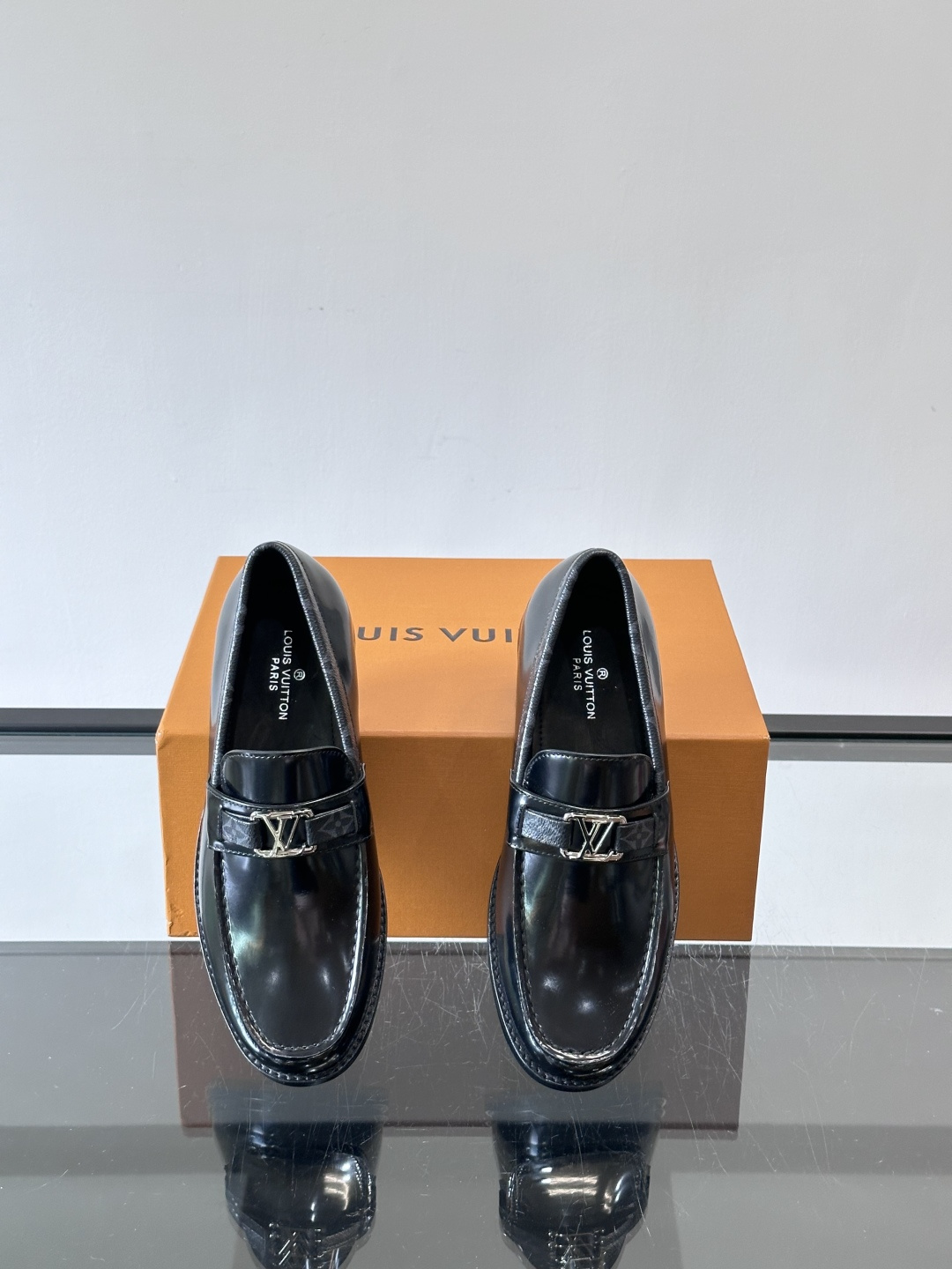 ◾️▫️L.v~高端男士正装休闲皮鞋，经典款，高端大气，进口牛皮打造，小牛皮透气内里，真皮大底，顶级品质