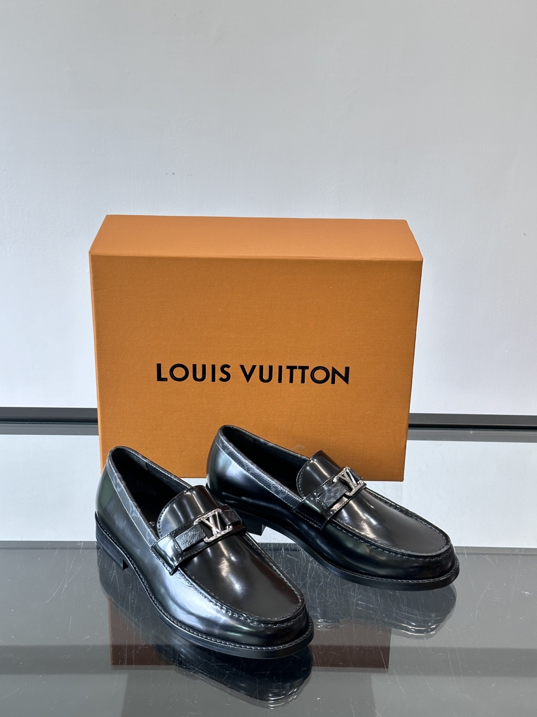 ◾️▫️L.v~高端男士正装休闲皮鞋，经典款，高端大气，进口牛皮打造，小牛皮透气内里，真皮大底，顶级品质